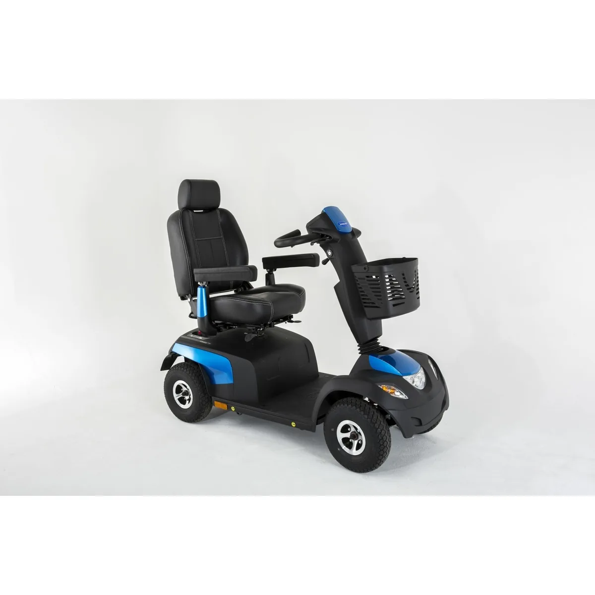 Invacare Comet Pro — schuin vooraanzicht